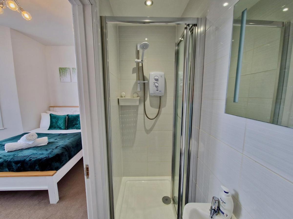 Incredible Private Rooms All With Private Bathrooms In A Fully Serviced House Next To City Centre With Free Parking Coventry Kültér fotó