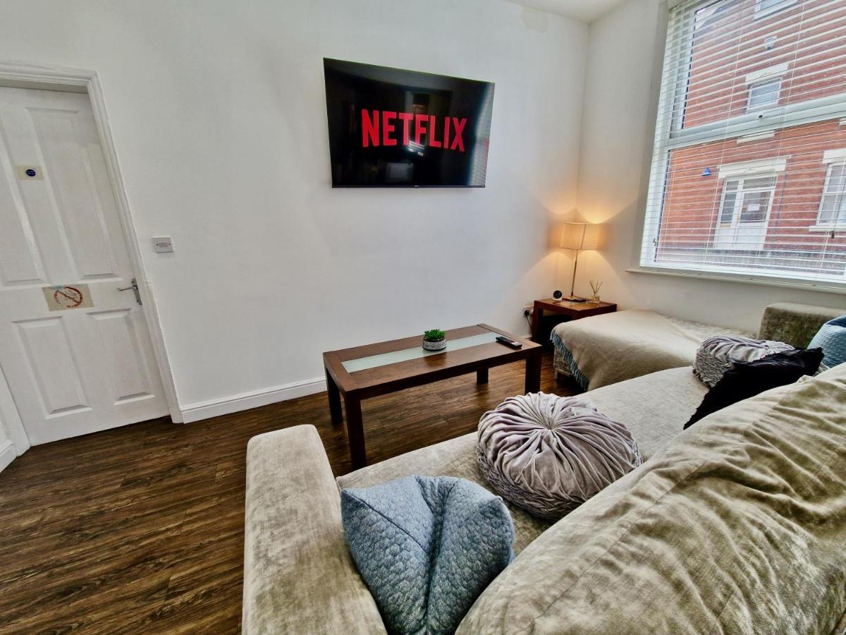 Incredible Private Rooms All With Private Bathrooms In A Fully Serviced House Next To City Centre With Free Parking Coventry Kültér fotó