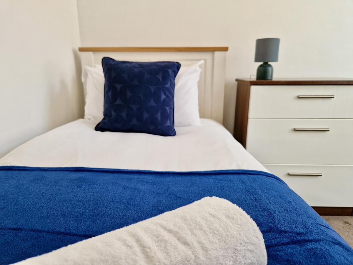 Incredible Private Rooms All With Private Bathrooms In A Fully Serviced House Next To City Centre With Free Parking Coventry Kültér fotó
