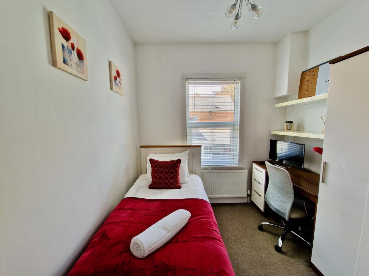 Incredible Private Rooms All With Private Bathrooms In A Fully Serviced House Next To City Centre With Free Parking Coventry Kültér fotó