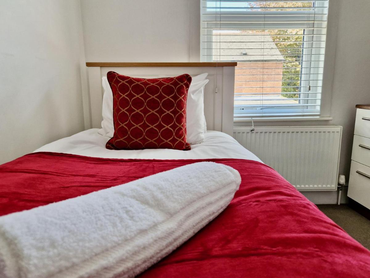 Incredible Private Rooms All With Private Bathrooms In A Fully Serviced House Next To City Centre With Free Parking Coventry Kültér fotó